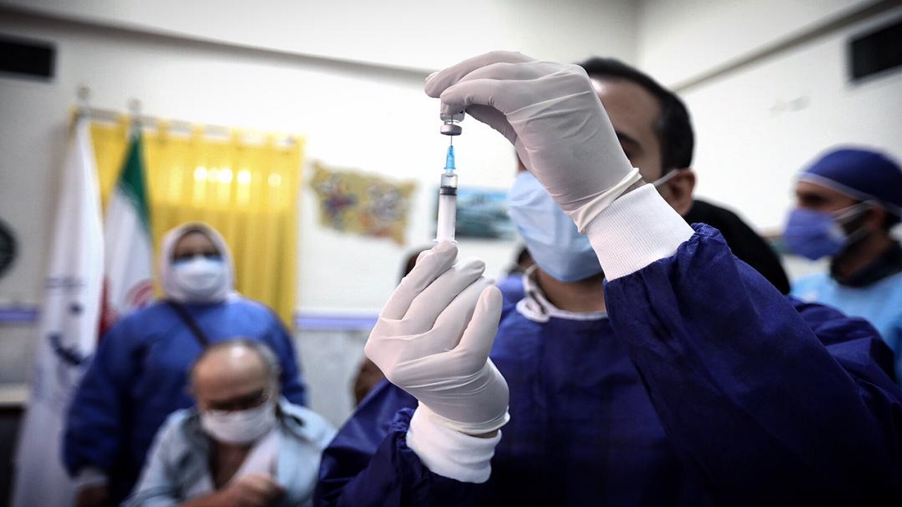 آغاز به کار مرکز واکسیناسیون سیار کرونا در بندر ماهشهر
