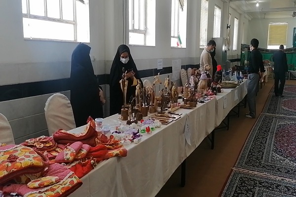نمایشگاه صنایع دستی و تولیدات خانگی در اشکذر