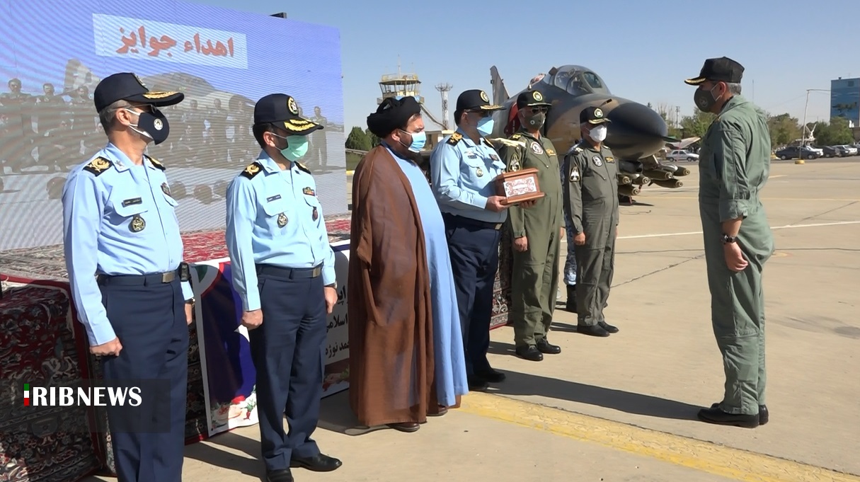 مراسم فارغ التحصیلی خلبانان هواپیما‌های شکاری اف ۴ در پایگاه شهید نوژه