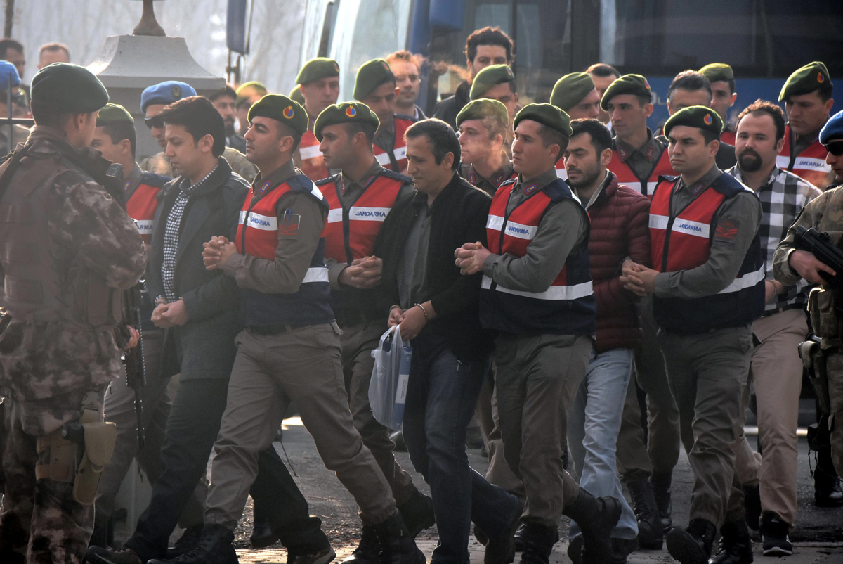 صدور حکم دستگیری ۱۰۰ نفر در ترکیه