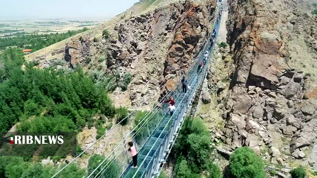 تجربه اوج هیجان در پل شیشه ای قوسی هیر