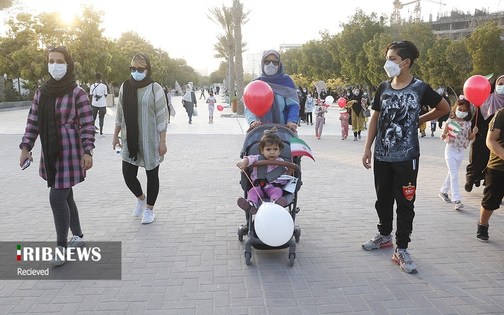 پیاده روی مادران و دختران به مناسبت روز دانش آموز در کیش
