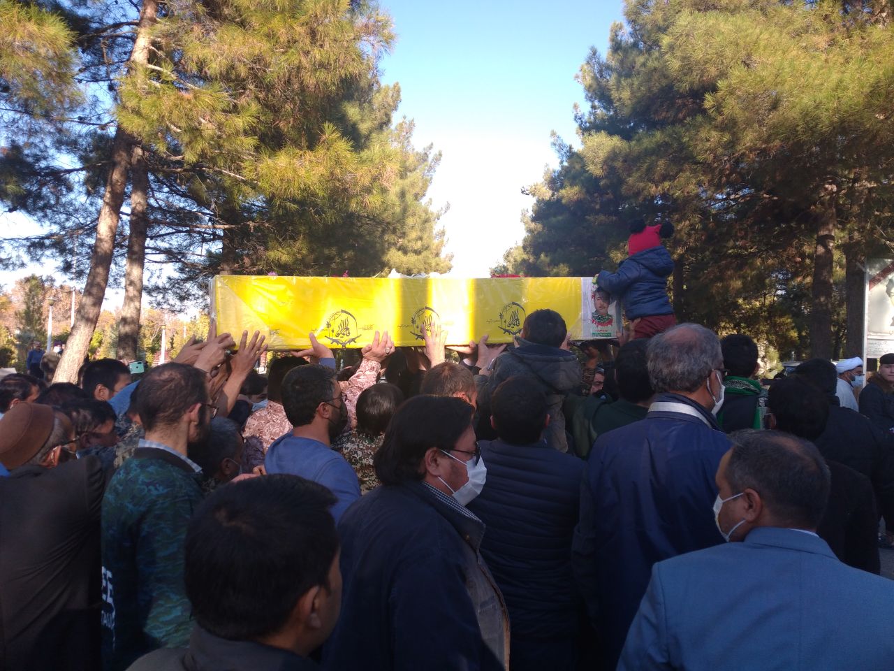 تشییع و خاکسپاری پیکر یک شهید مدافع حرم در مشهد