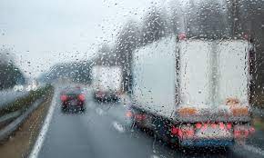 ممنوعیت تردد تریلی و کشنده در جاده های بارانی سمنان