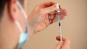 تزریق واکسن کرونا، دٌز سوم، به افراد بالای ۶۰ سال
