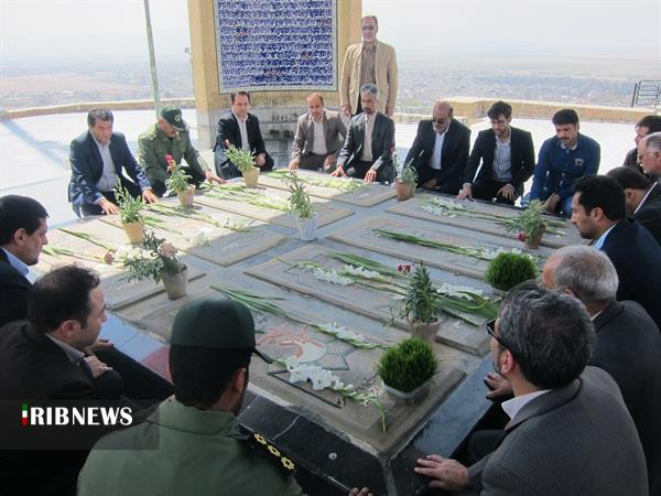 تجدید میثاق هنرمندان با شهدا در آغاز هفته هنر اسلامی