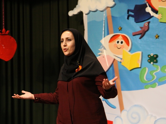 راهیابی مربی کانون مهاباد به دورنهایی جشنواره بین‌المللی قصه‌گویی