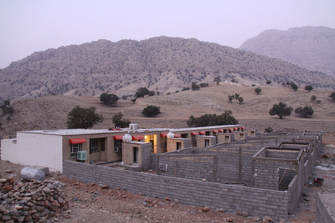 ساخت خانه های ایمن در مناطق زلزله زده اندیکا