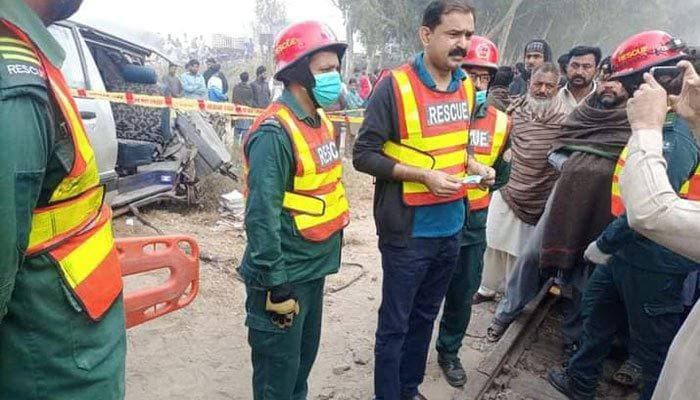 ۱۲ کشته و زخمی در حادثه رانندگی در پاکستان