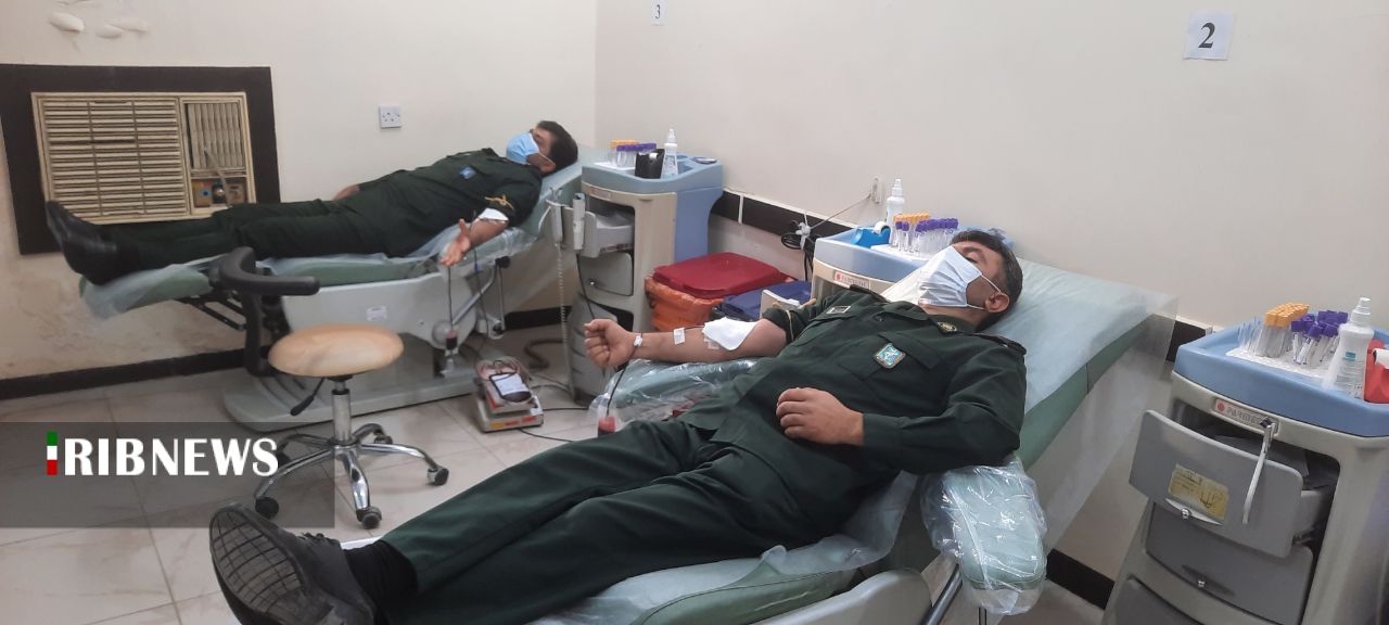 اهدای خون جمعی از پاسداران نیروی دریایی آبادان و خرمشهر
