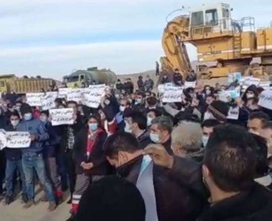 اعتراض صنفی جمعی از کارگران شرکتهای مجتمع مس ورزقان