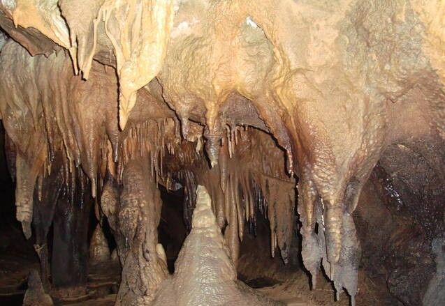 زیباترین غار‌های استان اصفهان