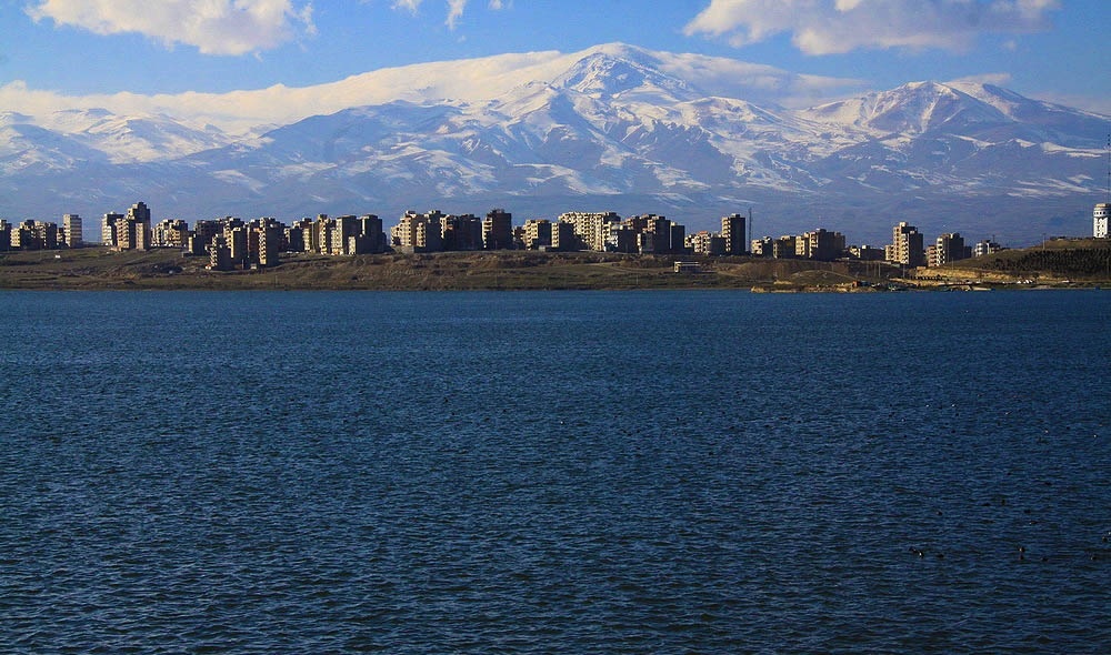 از ساختمان‌سازی در حریم دریاچه شورابیل جلوگیری می‌شود