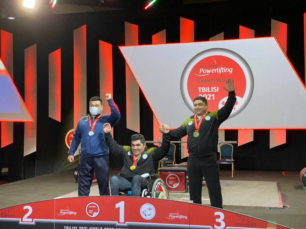 شکستن رکورد پاراوزنه برداری دنیا توسط ورزشکار فارس