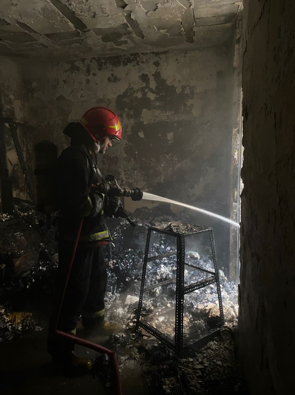 نجات جان هشت شهروند اهوازی توسط آتش نشانان