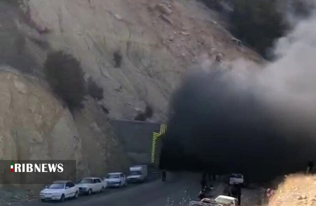 آتش سوزی خودرو پراید در تونل جاده یاسوج- بابامیدان