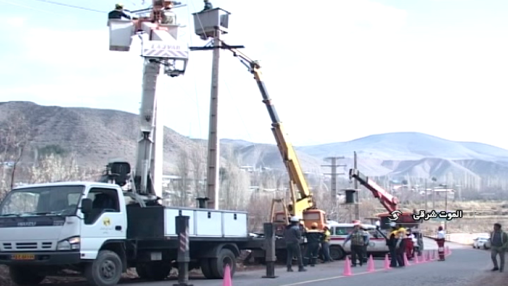 راه اندازی شبکه ۲۰ کیلوولتی برق الموت شرقی