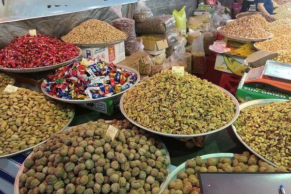 یاری رسانی خیران برای تامین آجیل و میوه شب یلدا