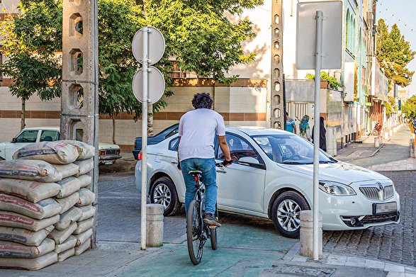 اعمال قانون خودروهای متوقف شده در مسیر دوچرخه سواری مشهد
