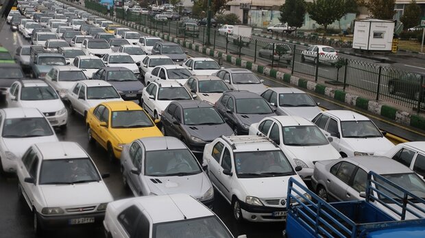 ترافیک سنگین در معابر بزرگراهی و اصلی تهران