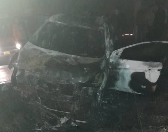 نجات سرنشینان خودرویی که آتش گرفت