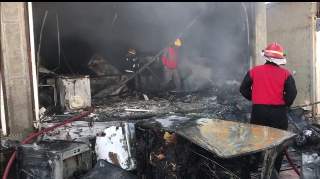 آتش سوزی یک باب مغازه در میناب