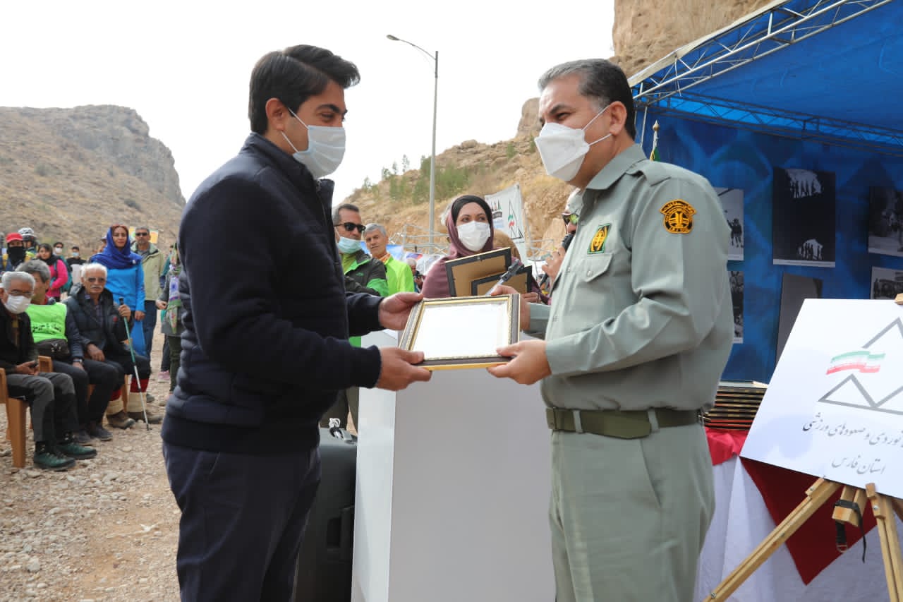 امضای تفاهمنامه همکاری محیط زیست فارس، منابع طبیعی و هیات کوهنوردی