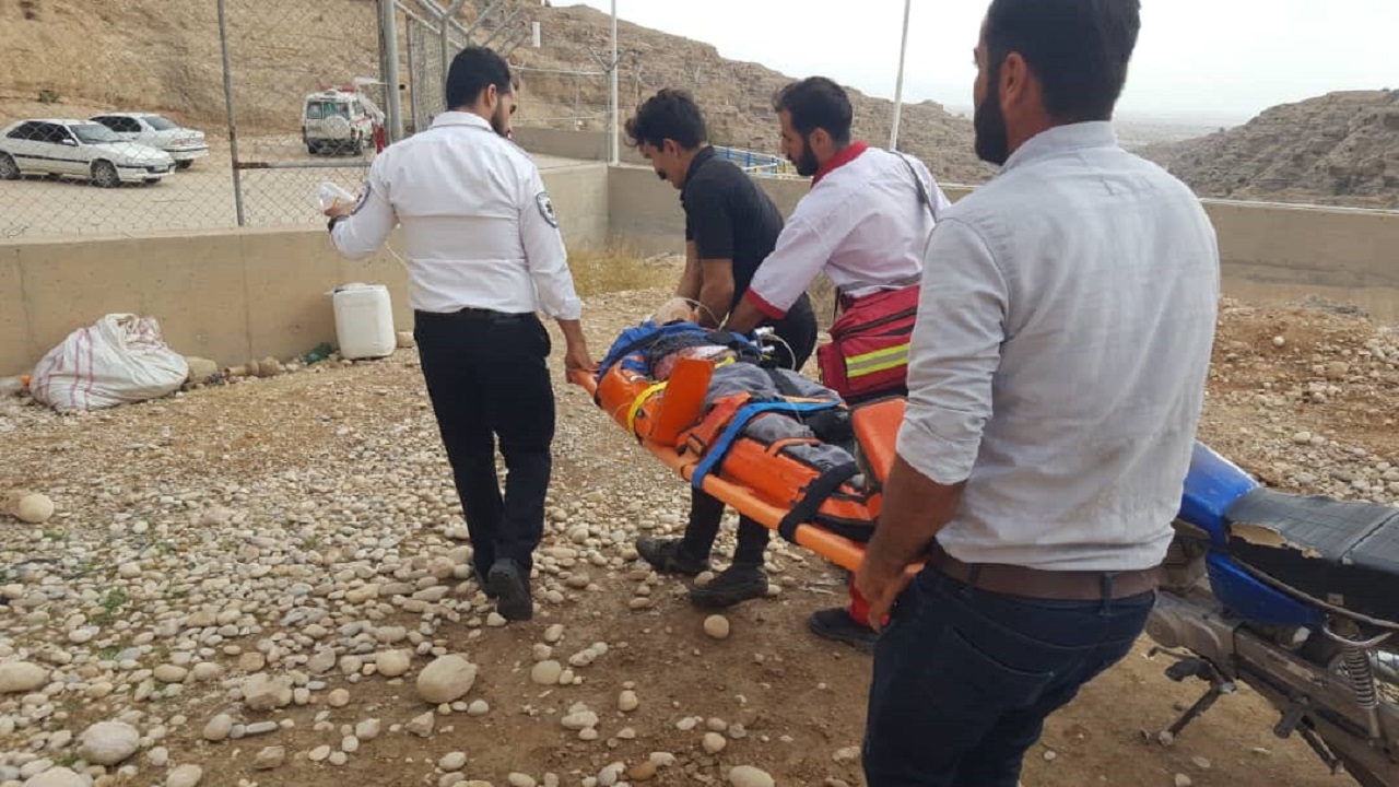 نجات چوپان سقوط کرده از کوه در دشتستان