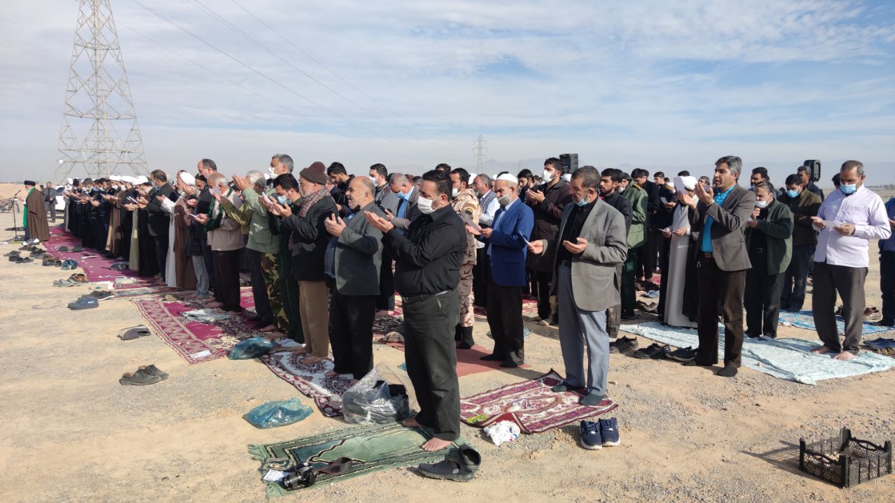 اقامه نماز باران در روستای محمد آباد یزد