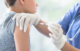 بررسی فواید واکسن کرونا در نوجوانان