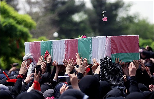 تشییع و خاکسپاری پدر شهید نیلی پور در اصفهان
