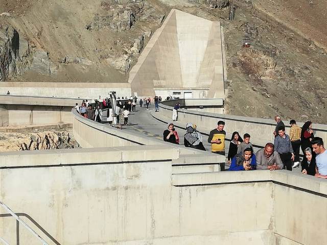 بازدید ۱۷ هزار گردشگر نوروزی از سد زاینده‌رود اصفهان