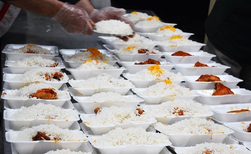۱۰۰ آشپزخانه در ماه رمضان بین نیازمندان ایلامی غذای گرم توزیع می‌کنند