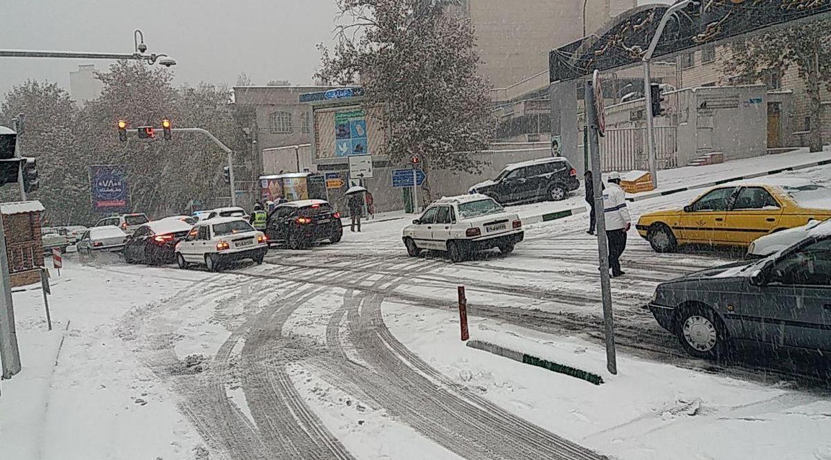 تداوم بارش برف و کولاک در محورهای مواصلاتی استان