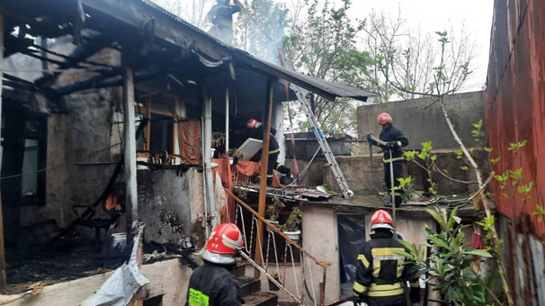 آتش گرفتن یک خانه ویلایی در رشت
