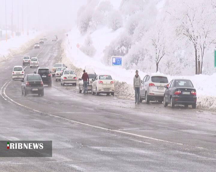 غافلگیری مسافران نوروزی و گرفتار شدن در برف و کولاک