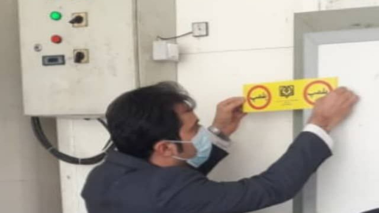 پلمب یک واحد قطعه بندی غیر مجاز مرغ در تاکستان