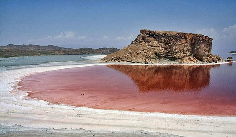 دریاچه ارومیه کماکان آب می رود