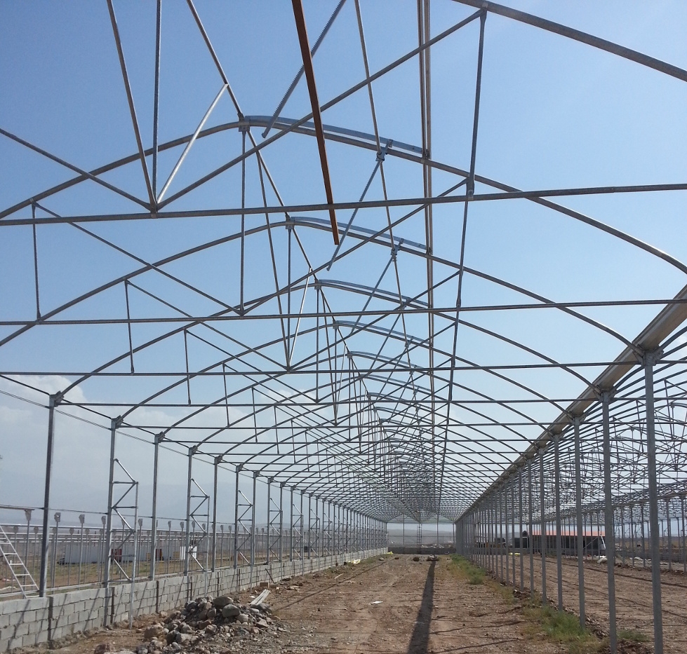 آغاز احداث نخستین گلخانه شیشه‌ای کشور در اسدآباد همدان