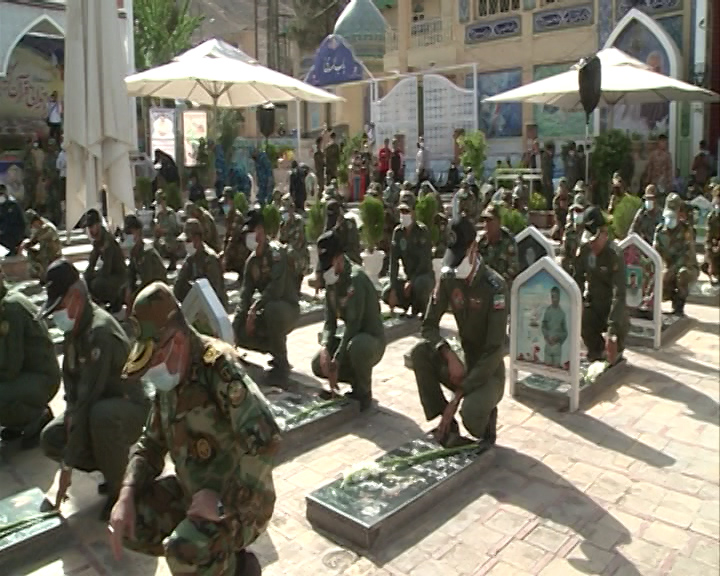 تجدید میثاق فرماندهان ارتش مستقر در کرمان با شهداء