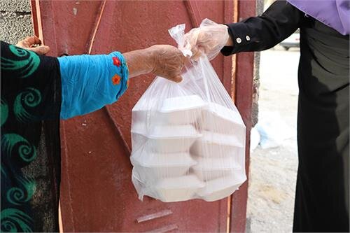 توزیع ۹۰۰ وعده غذای گرم بین نیازمندان در جرقویه علیا