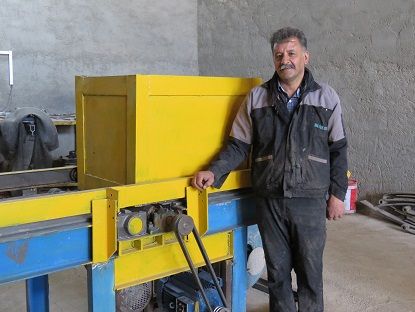 ساخت دستگاه تولید تراشه چوب با تلاش مبتکر بسیجی در خوسف
