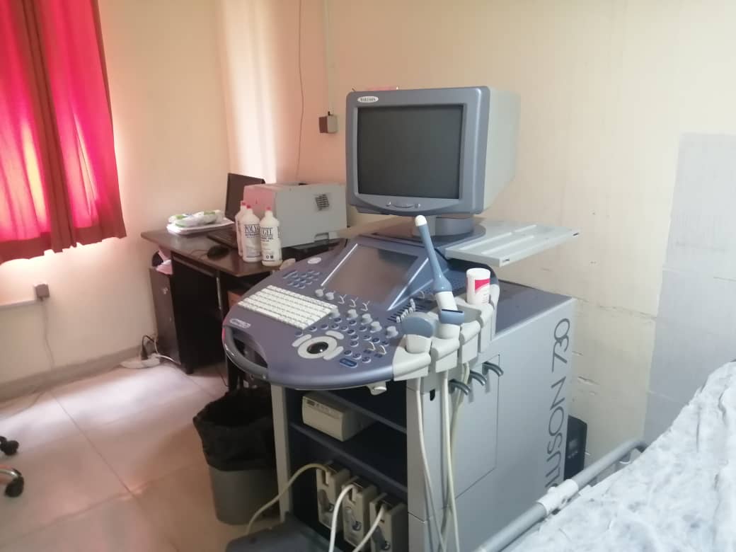 اهدای دو دستگاه پزشکی به بیمارستان میناب