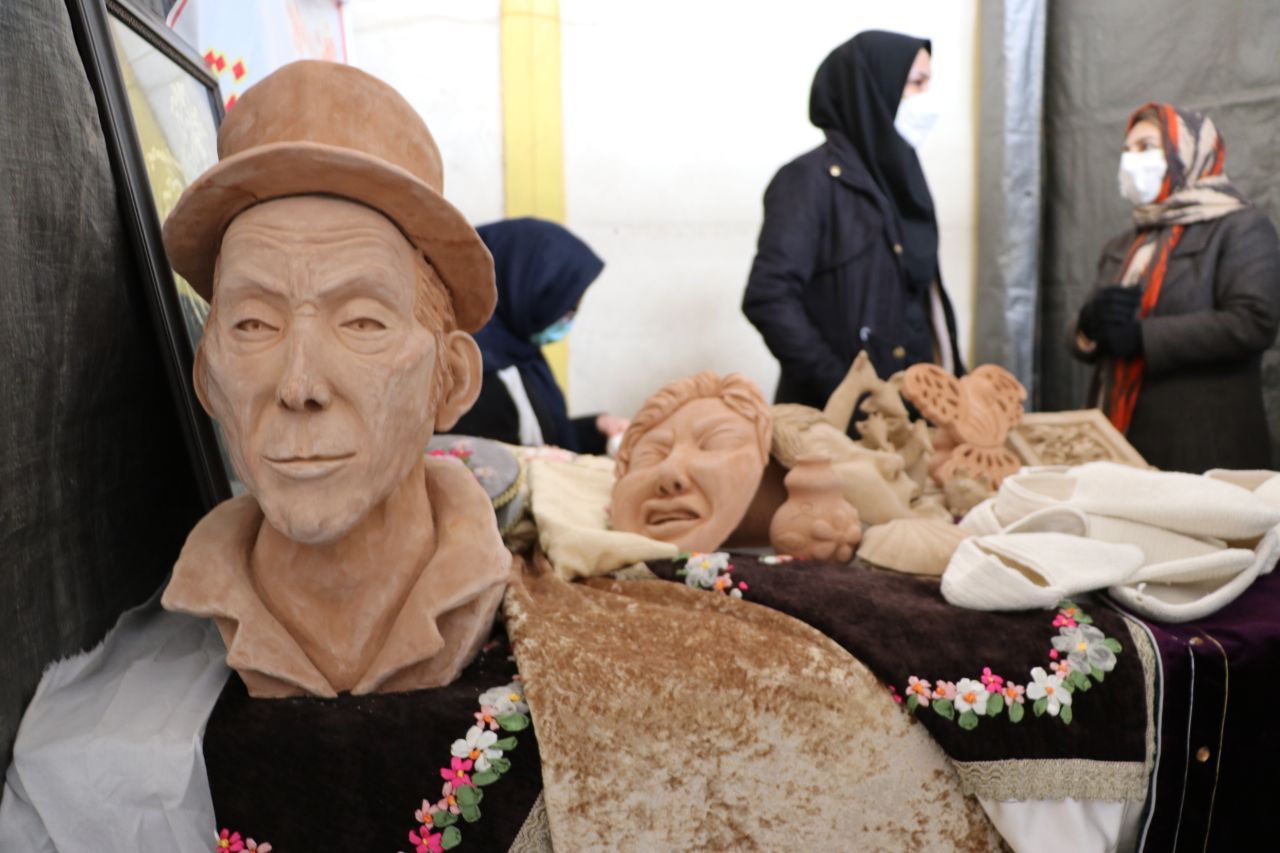 افتتاح نمایشگاه صنایع دستی در بوئین زهرا