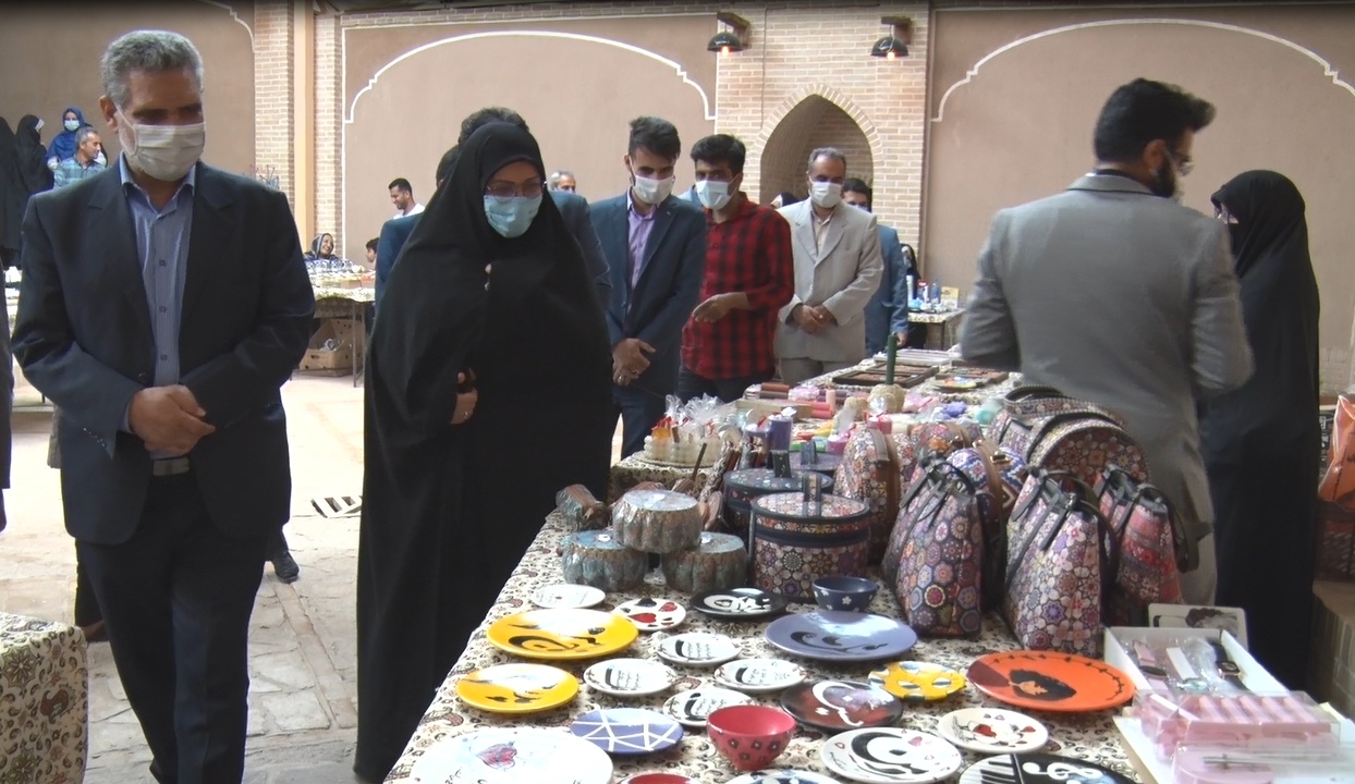 برپایی نمایشگاه عیدانه در محل آب انبار مجد بفروئیه