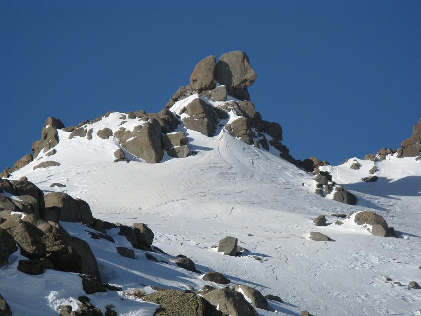 خطر برف و کولاک در ارتفاعات استان همدان برای کوهنوردان