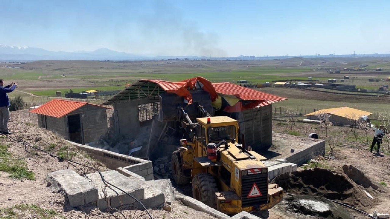 تخریب ۱۹ مورد ساخت‌وساز غیرمجاز در اراضی کشاورزی قزوین