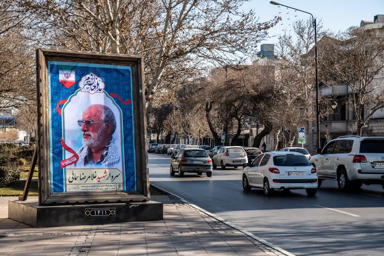 اکران تصاویر شهدای مدافع حرم در مشهد