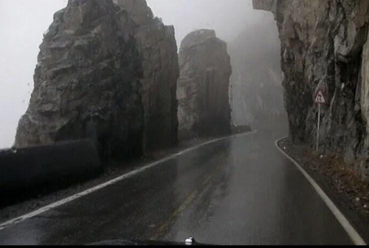 جاده‌های فارس زیر بارش برف و باران