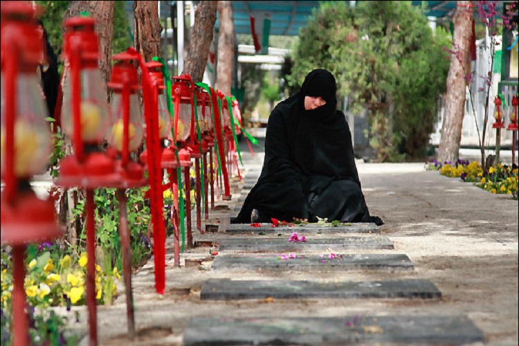 مادران و همسران شهدا اسطوره ساز هستند